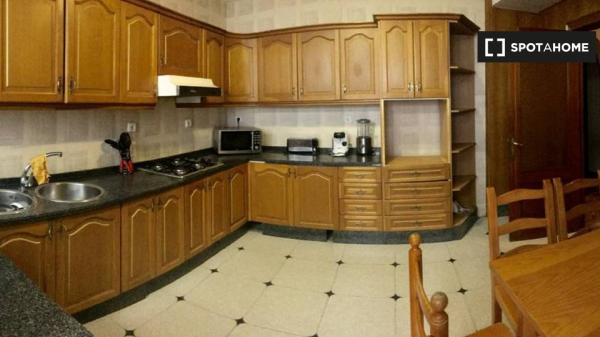 Spacious student room in the best area of Cordoba