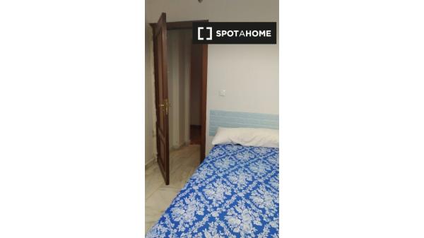 Spacious student room in the best area of Cordoba