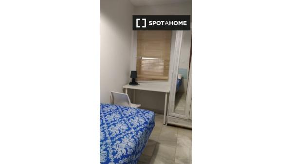 Spacious student room in the best area of Cordoba