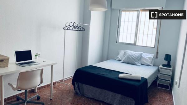 Spacious student room in the best area of Cordoba