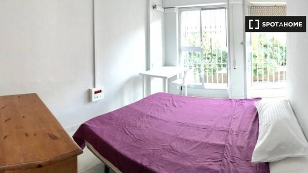 Spacious student room in the best area of Cordoba