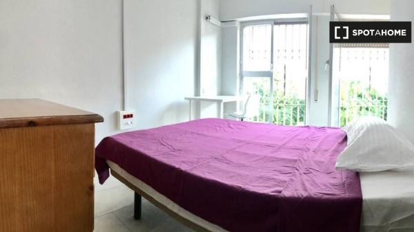 Spacious student room in the best area of Cordoba