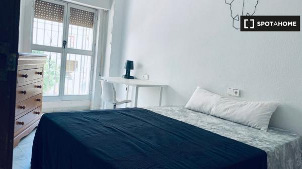 Spacious student room in the best area of Cordoba