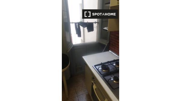 Quarto para alugar em apartamento de 7 quartos em Argüelles, Madrid