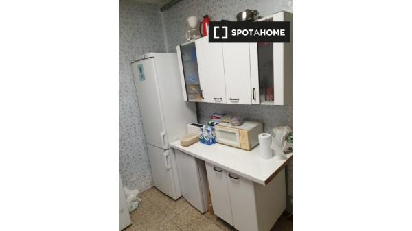 Quarto para alugar em apartamento de 7 quartos em Argüelles, Madrid