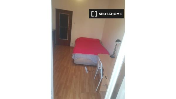 Quarto para alugar em apartamento de 7 quartos em Argüelles, Madrid