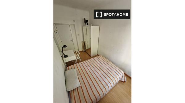 Zimmer zu vermieten in 7-Zimmer-Wohnung in Argüelles, Madrid