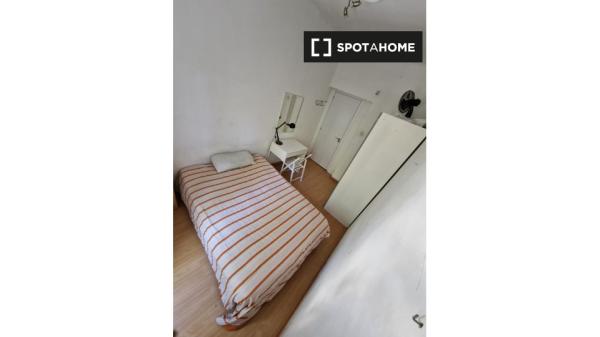 Quarto para alugar em apartamento de 7 quartos em Argüelles, Madrid