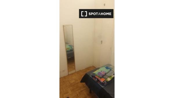 Zimmer zu vermieten in 7-Zimmer-Wohnung in Argüelles, Madrid