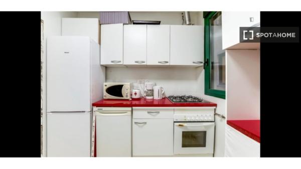 Quarto para alugar em apartamento de 7 quartos em Argüelles, Madrid