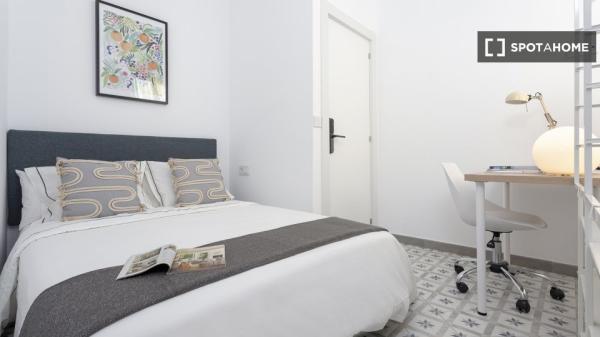 Zimmer zu vermieten in einer 5-Zimmer-Wohnung in Málaga, Málaga