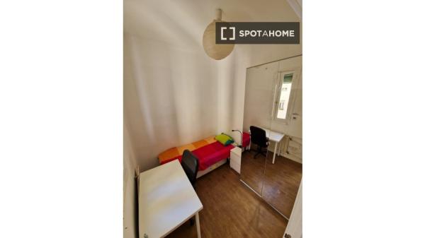 Wohngemeinschaft in einem Apartment mit 6 Schlafzimmern in der Nähe von Arguelles, Madrid