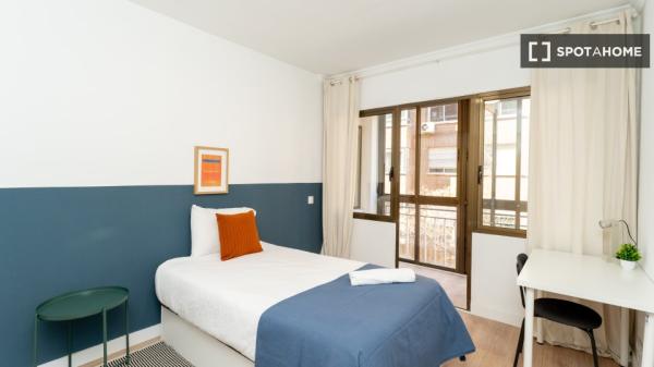 Belle chambre à louer située à Madrid