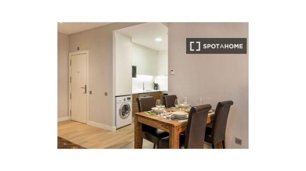 Apartamento entero de 2 dormitorios en Barcelona.