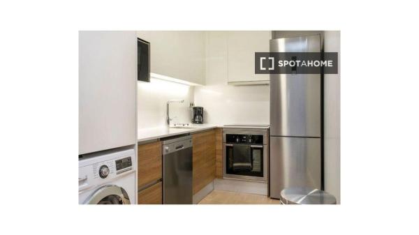 Apartamento entero de 2 dormitorios en Barcelona.