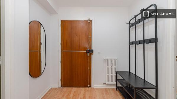 Room in shared apartment in Madrid