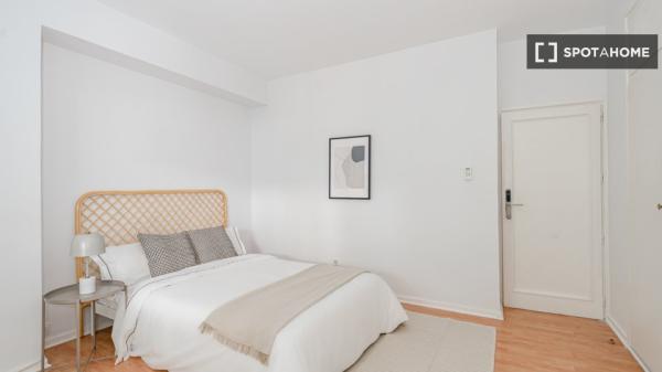 Room in shared apartment in Madrid