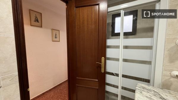 Intero appartamento con 4 camere da letto a Valencia