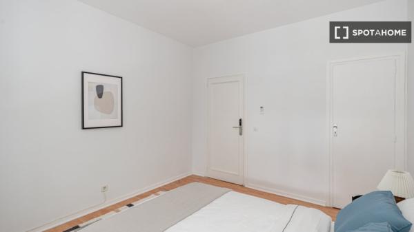 Room in shared apartment in Madrid