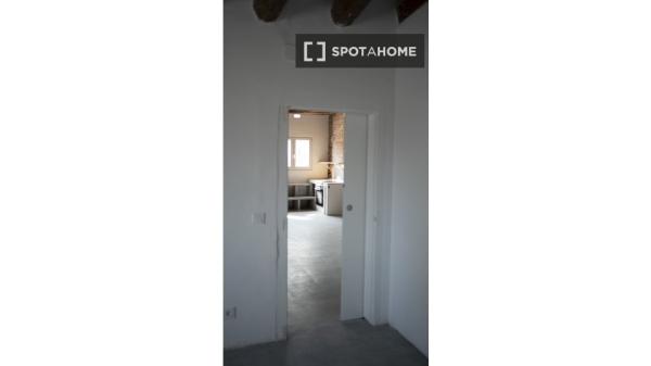 Apartamento entero de 2 dormitorios en Barcelona.