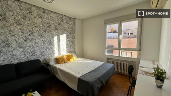 Habitación en piso compartido en madrid.