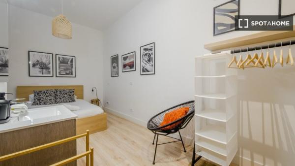 Habitación en piso compartido en madrid.