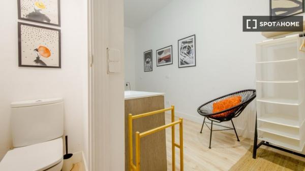 Habitación en piso compartido en madrid.