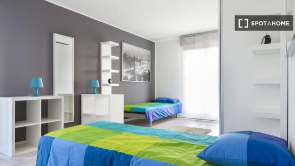 Habitación individual soleada con baño privado y con terraza