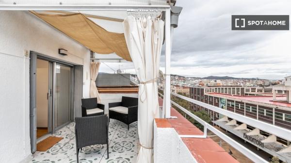 Precioso piso con espectacular terraza en el barrio de la Sagrada Familia