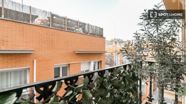 Apartamento moderno con balcón exterior en Sants-Montjuic