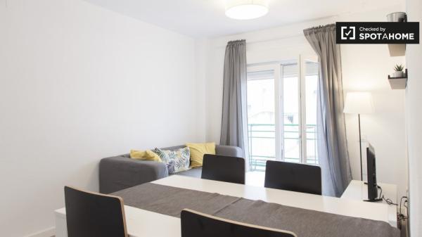 Apartamento de 3 dormitorios en alquiler en Aluche, Madrid