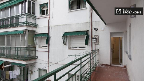 Apartamento de 3 dormitorios en alquiler en Aluche, Madrid