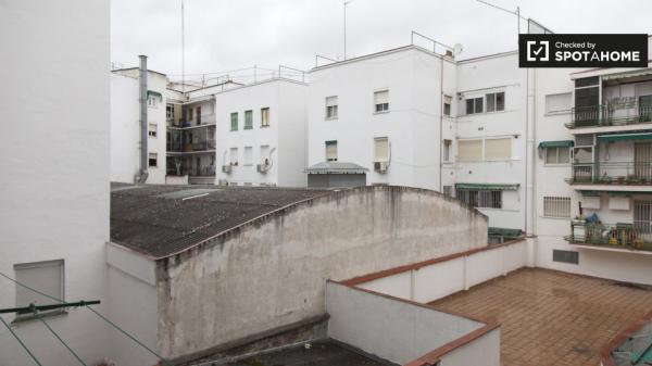 Apartamento de 3 dormitorios en alquiler en Aluche, Madrid