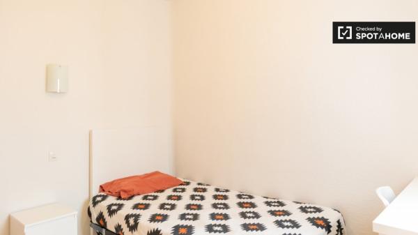 Apartamento de 3 dormitorios en alquiler en Chamberí, Madrid.