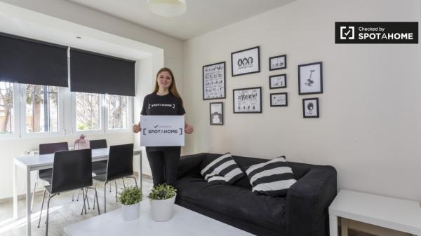 Luminoso apartamento de 3 dormitorios en alquiler en Aluche, Madrid