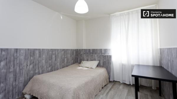 Luminoso apartamento de 3 dormitorios en alquiler en Aluche, Madrid