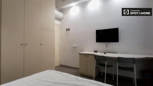 Estudio minimalista en alquiler en El Raval, Barcelona