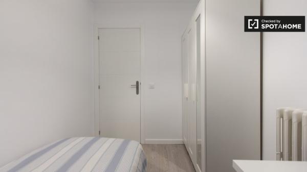 Acogedora habitación en alquiler en apartamento de 6 dormitorios en Príncipe Pío