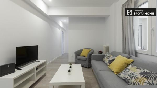 Acogedora habitación en alquiler en apartamento de 6 dormitorios en Príncipe Pío