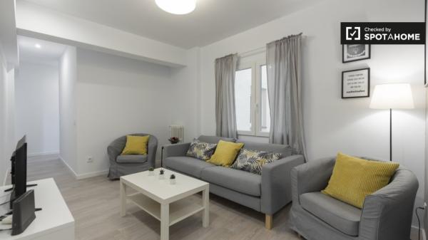 Acogedora habitación en alquiler en apartamento de 6 dormitorios en Príncipe Pío