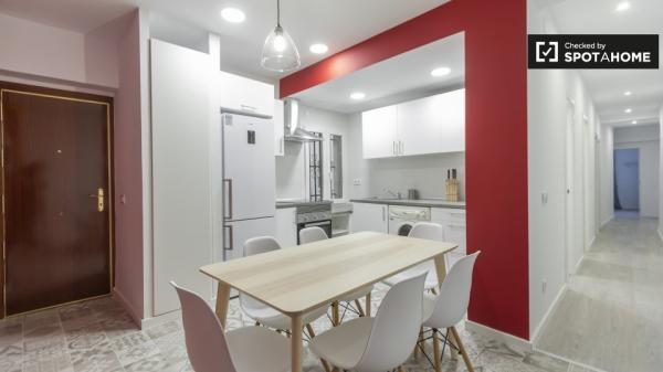 Acogedora habitación en alquiler en apartamento de 6 dormitorios en Príncipe Pío