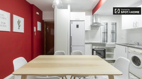 Acogedora habitación en alquiler en apartamento de 6 dormitorios en Príncipe Pío