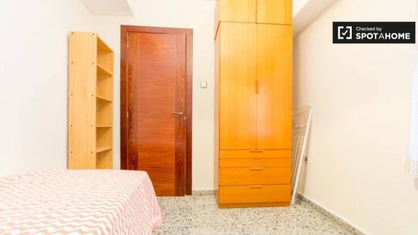 Habitaciones en apartamento de 5 dormitorios en Algirós, Valencia