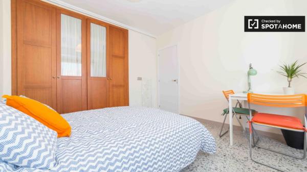 Habitaciones en apartamento de 5 dormitorios en Algirós, Valencia