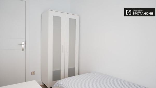 Apartamento de 3 dormitorios en alquiler en Hortaleza, Madrid.