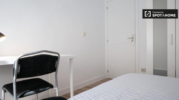 Apartamento de 3 dormitorios en alquiler en Hortaleza, Madrid.