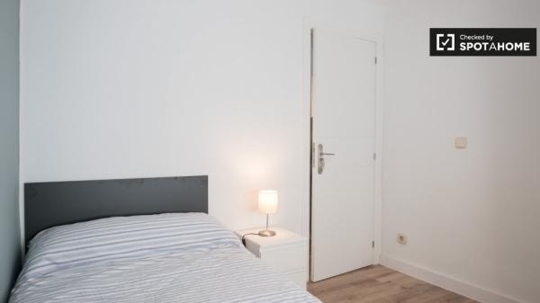 Apartamento de 3 dormitorios en alquiler en Hortaleza, Madrid.