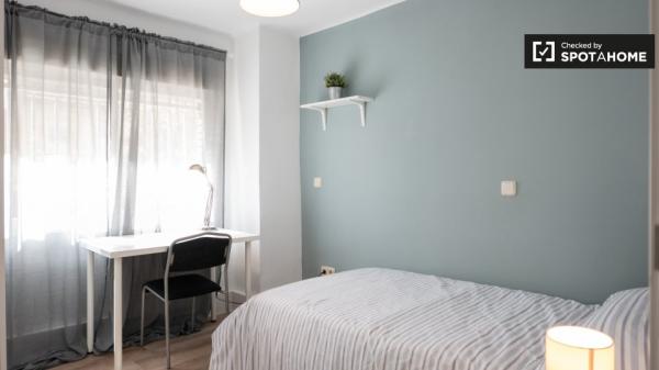 Apartamento de 3 dormitorios en alquiler en Hortaleza, Madrid.