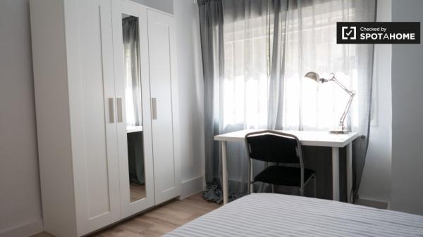 Apartamento de 3 dormitorios en alquiler en Hortaleza, Madrid.