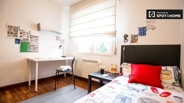 Habitación amueblada en apartamento de 3 dormitorios en Deusto, Bilbao